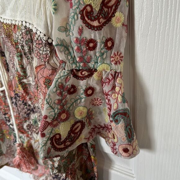 Raga Anthropologie White Paisley Embroidery Floral Bell Sleeve V-Neck Top XS NWT - Picture 6 of 6